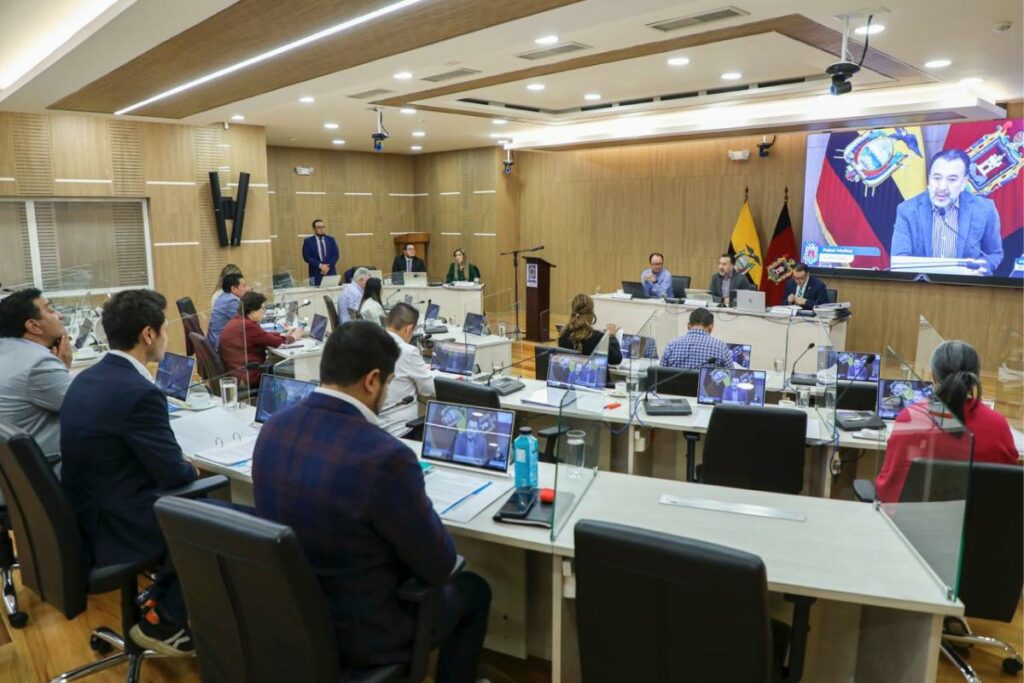 Carlos Pólit fue condecorado por la ciudad en 2012. Foto: Archivo/ Municipio de Quito