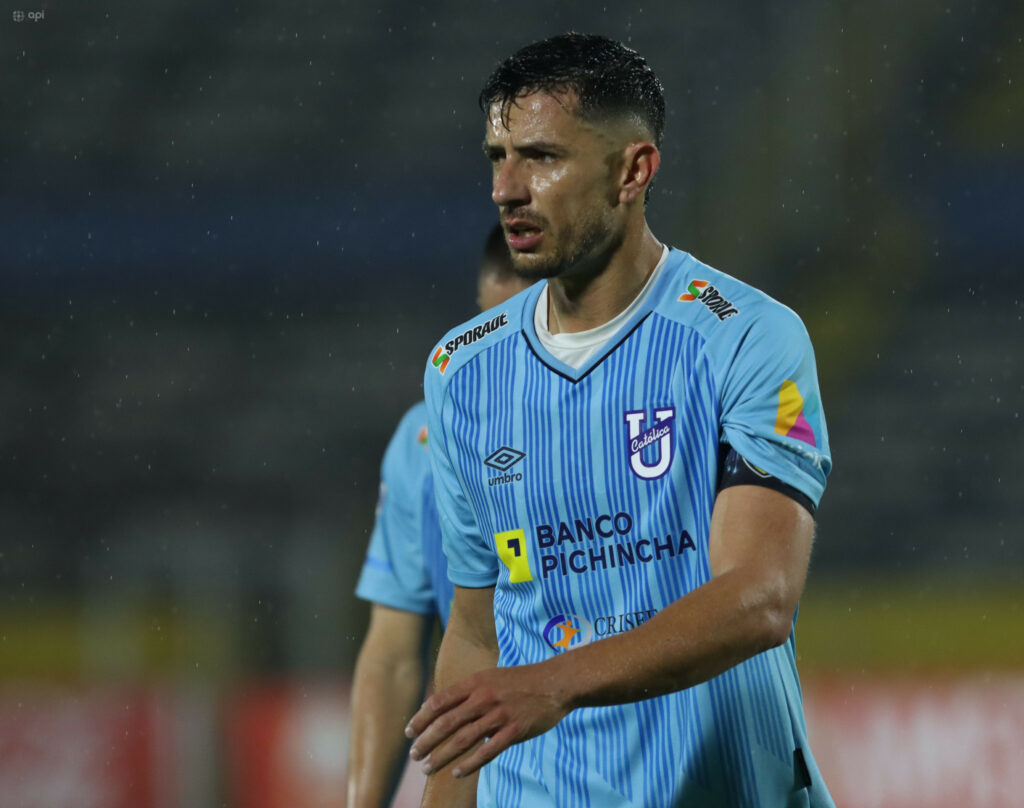 Imagen del partido entre Universidad Católica y Alianza en la Copa Sudamericana