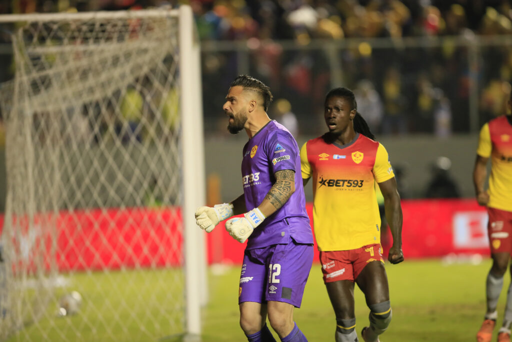 Hernán Galíndez, exarquero de Aucas, durante la final que disputó con el club en 2022. Foto: Archivo/EL COMERCIO