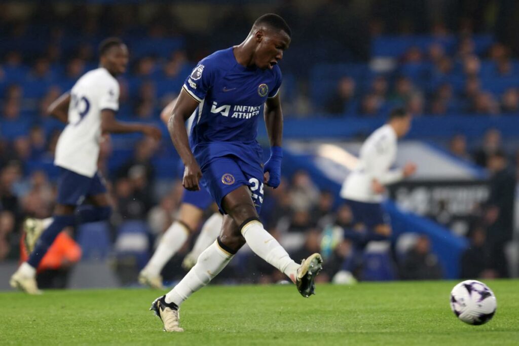 Moisés Caicedo en un partido con el Chelsea en la Premier League. Foto: Agencia EFE