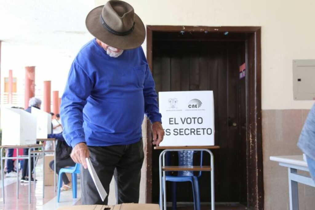 La consulta popular y el referendo se llevaron a cabo el 21 de abril de 2024.