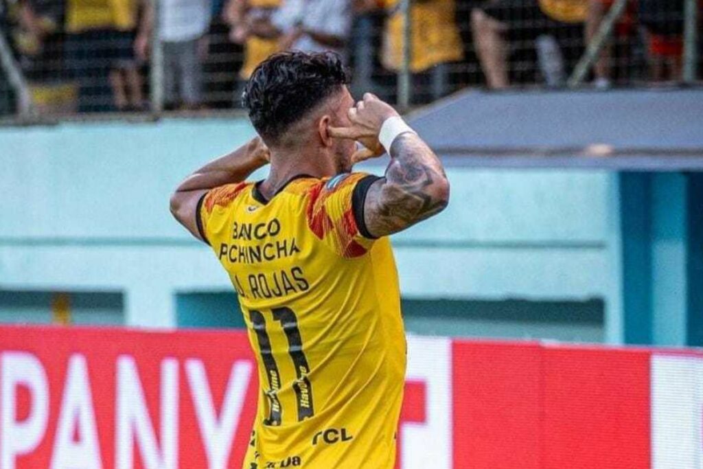 Joao Rojas celebra su gol con Barcelona SC ante Delfín