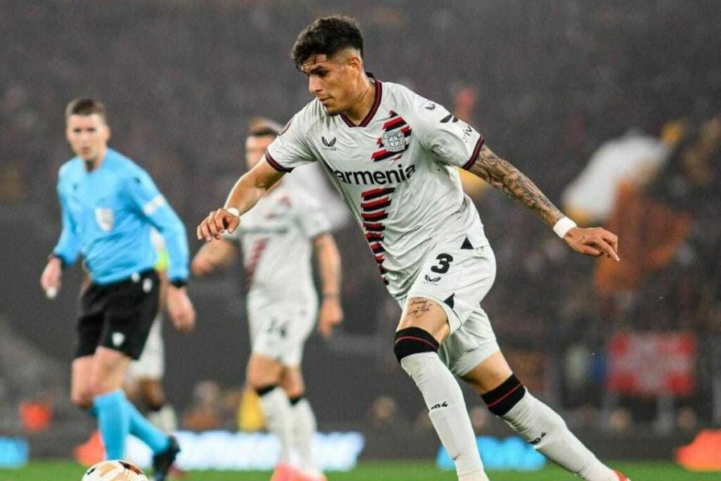 Piero Hincapié durante un partido del Bayer Leverkusen. Foto: Instagram @pierohincapie