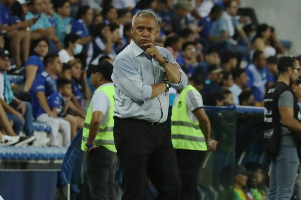 Hernán Torres, DT de Emelec, en un partido de la Liga Pro