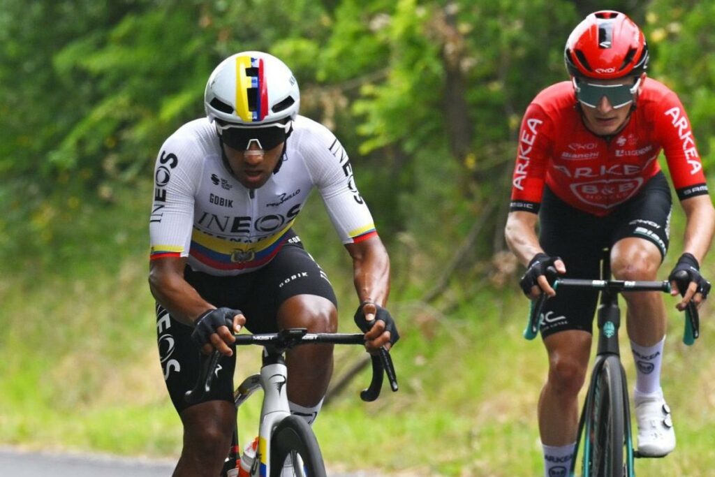 Fotografía de un ciclista ecuatoriano compitiendo en el Giro de Italia.