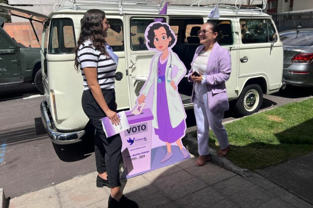 Kombi Morada inicia un viaje por Ecuador para generar conciencia. Crédito de la imagen: Ana Guerrero/El Comercio