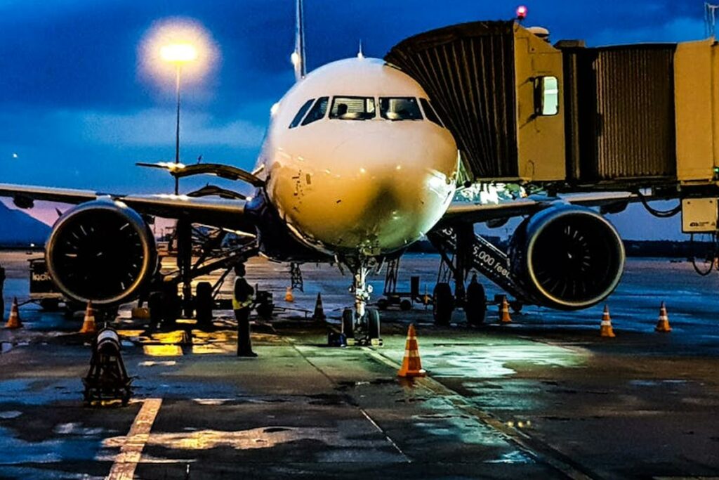 Mantenimiento en la pista del aeropuerto de Quito