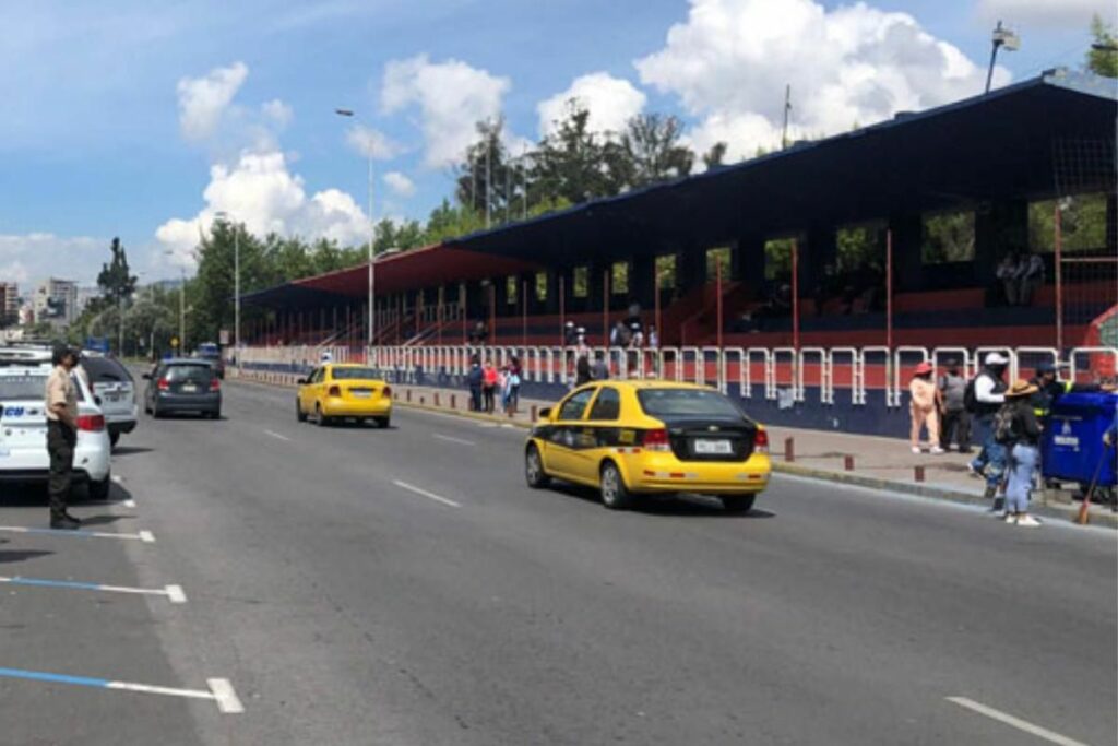 Avenida en Quito