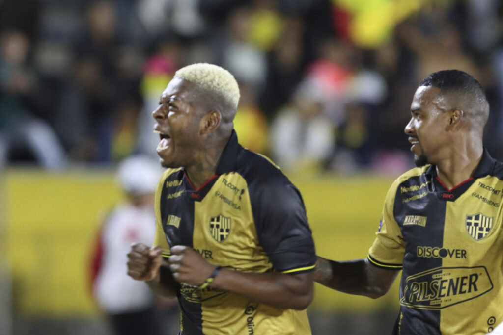 Gabriel Cortez celebra un gol con Barcelona SC en el estadio Olímpico Atahualpa en el 2024. Foto: API.