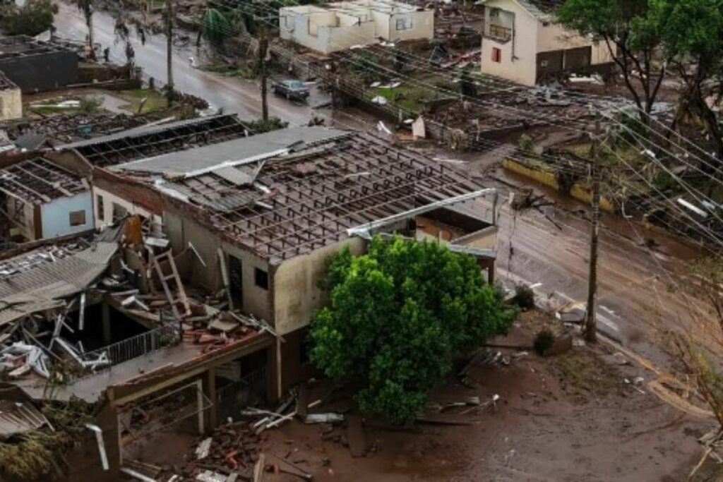 Fotografía aérea que muestra las casas destruidas tras la inundación causada por el desbordamiento del río Taquari