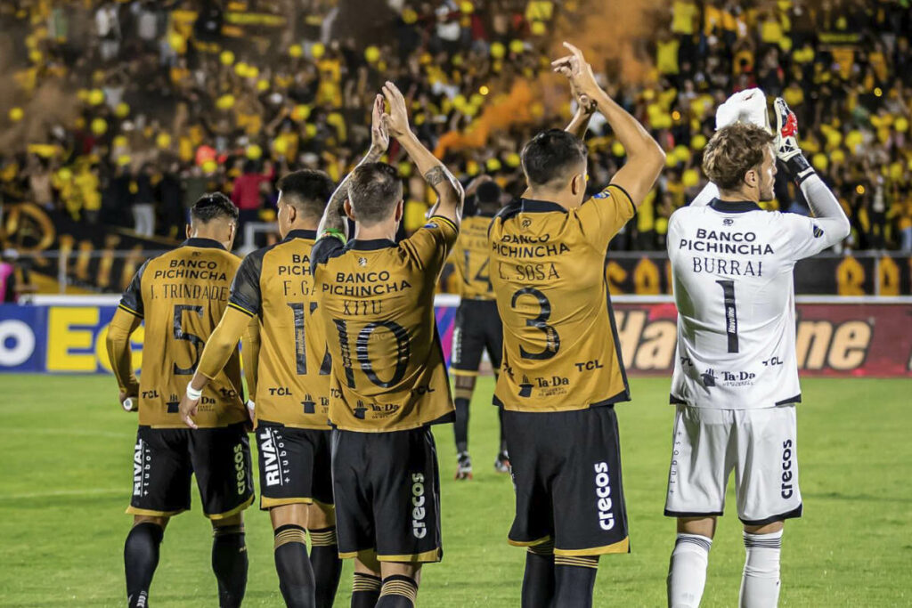 Jugadores de Barcelona SC en el estadio Olímpico Atahualpa de Quito en el 2024. Foto: Facebook Barcelona SC.