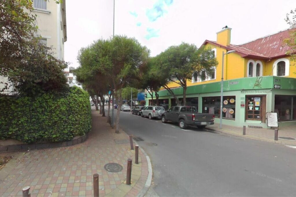 Fotografía de la avenida principal durante la renovación