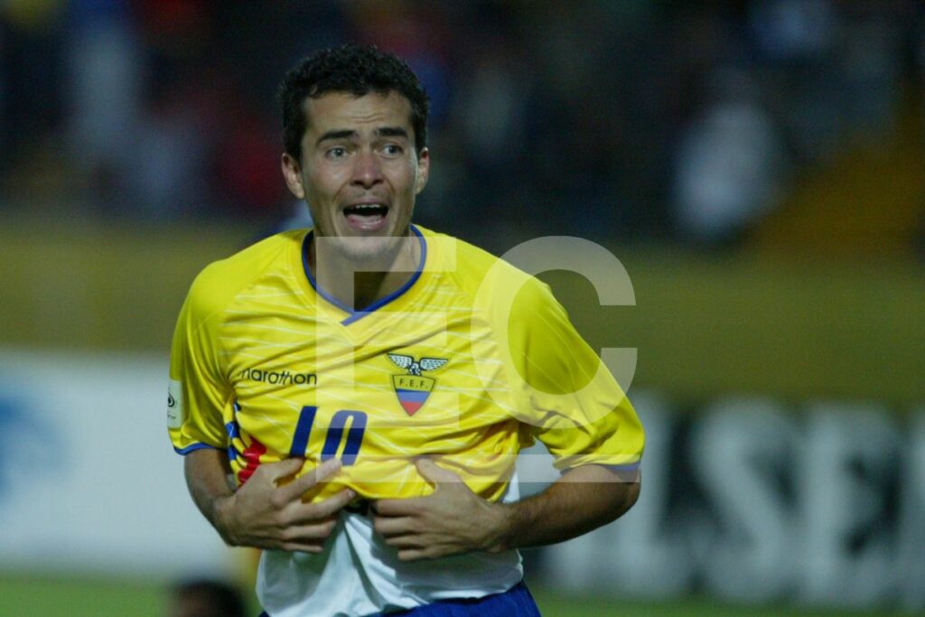 Jaime Iván Kaviedes celebra un gol con la Selección de Ecuador