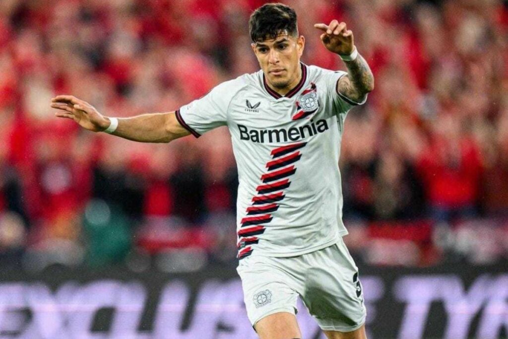 Piero Hincapié en uno de los partidos del Bayer Leverkusen in the UEFA Europa League.