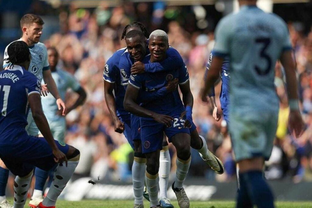 Imagen de Moisés Caicedo celebrando su gol con el Chelsea en la Premier League