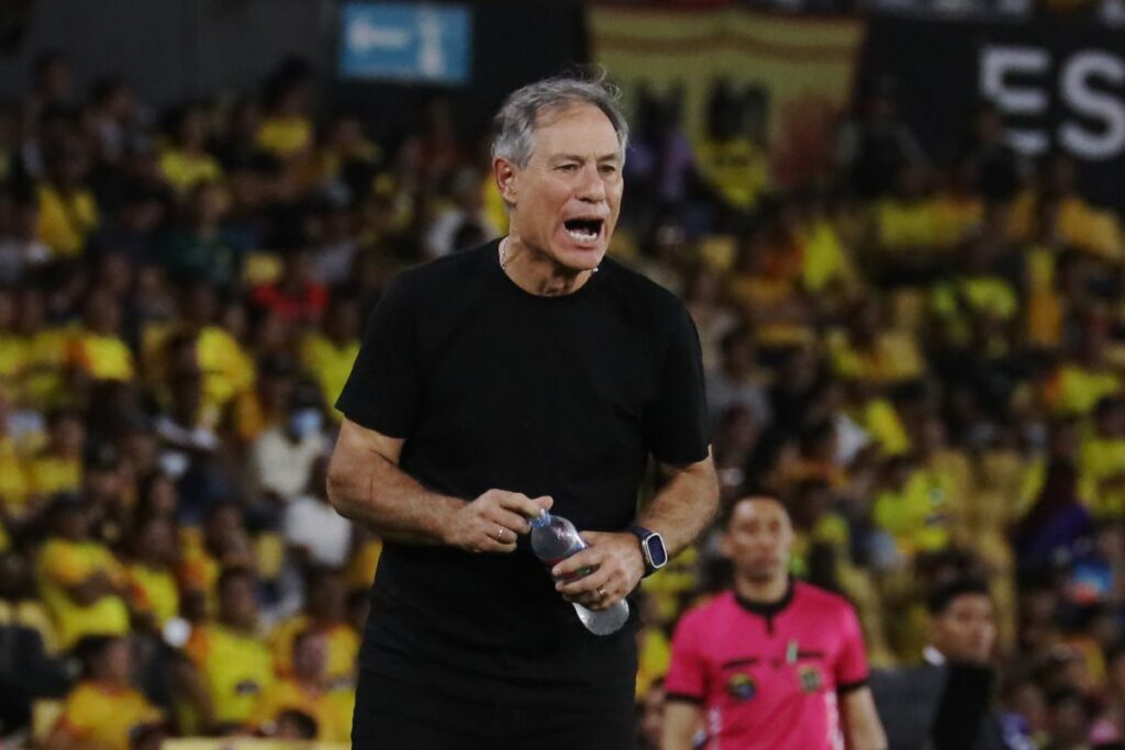 Imagen del Ariel Holan, Director Técnico de Barcelona SC, durante el partido de la Liga Pro contra Liga de Quito.