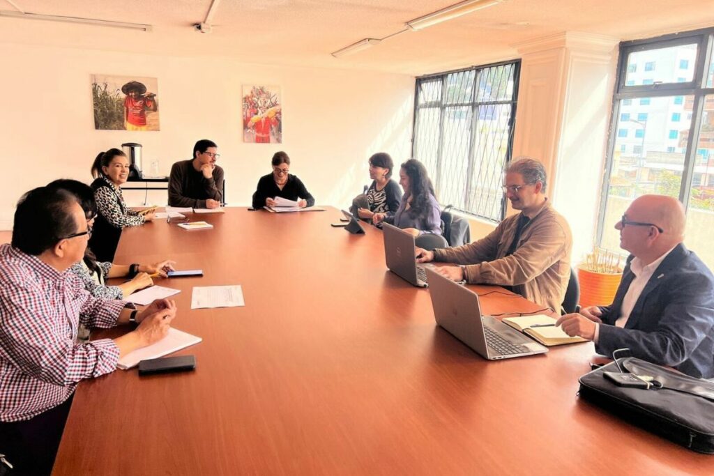 Reunión del consejo técnico para la protección de la arquitectura moderna en el Ministerio de Cultura