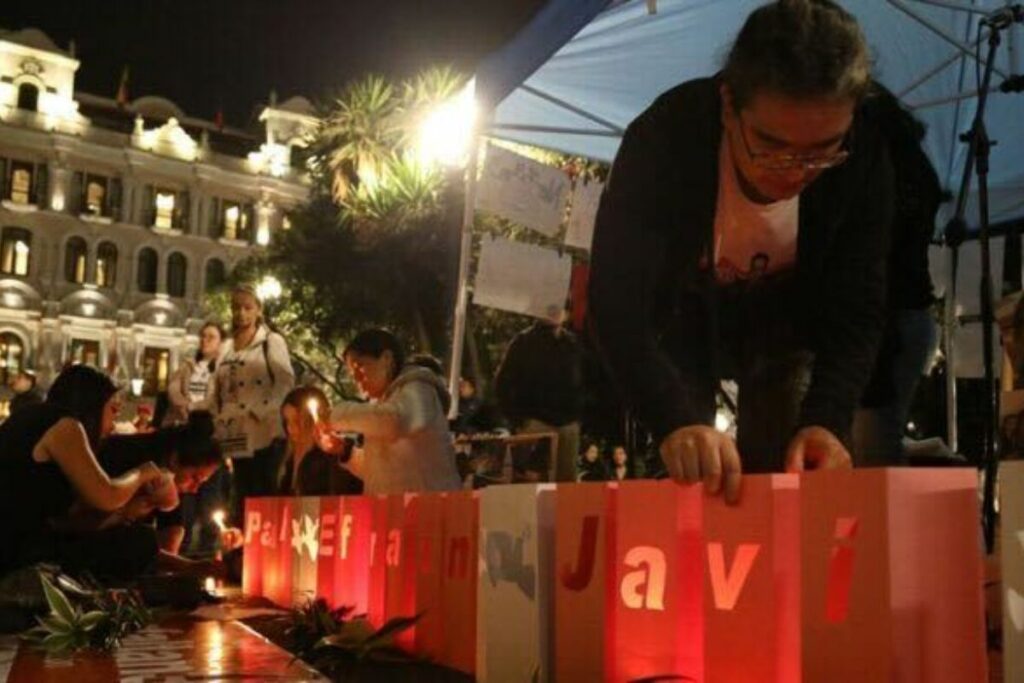 Las vigilias en la Plaza Grande, en Quito, fueron parte de la lucha por Javier, Paúl y Efraín. Foto: archivo El Comercio