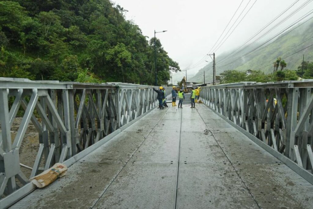 Estructura instalada provisionalmente en la vía principal