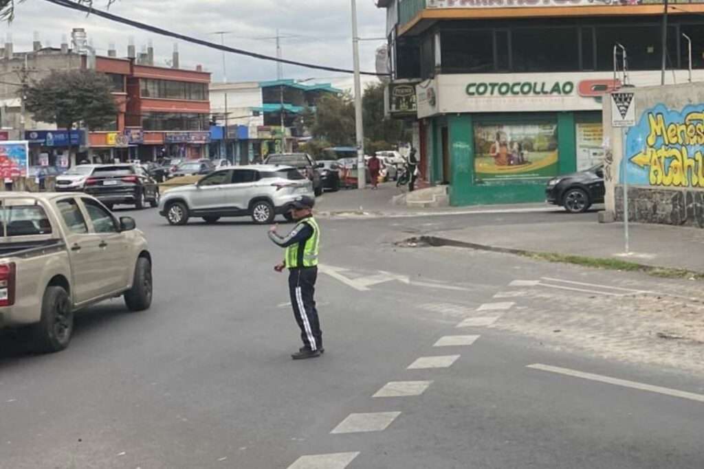 Imagen relacionada con las normativas de tránsito en Quito