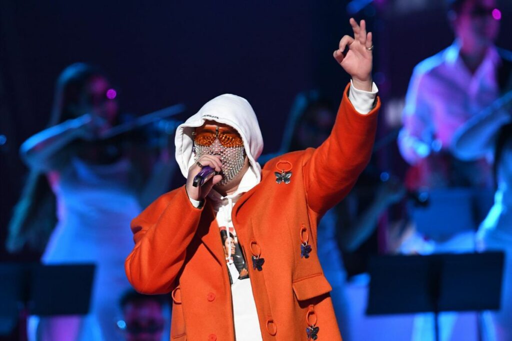 Bad Bunny en una presentación en vivo