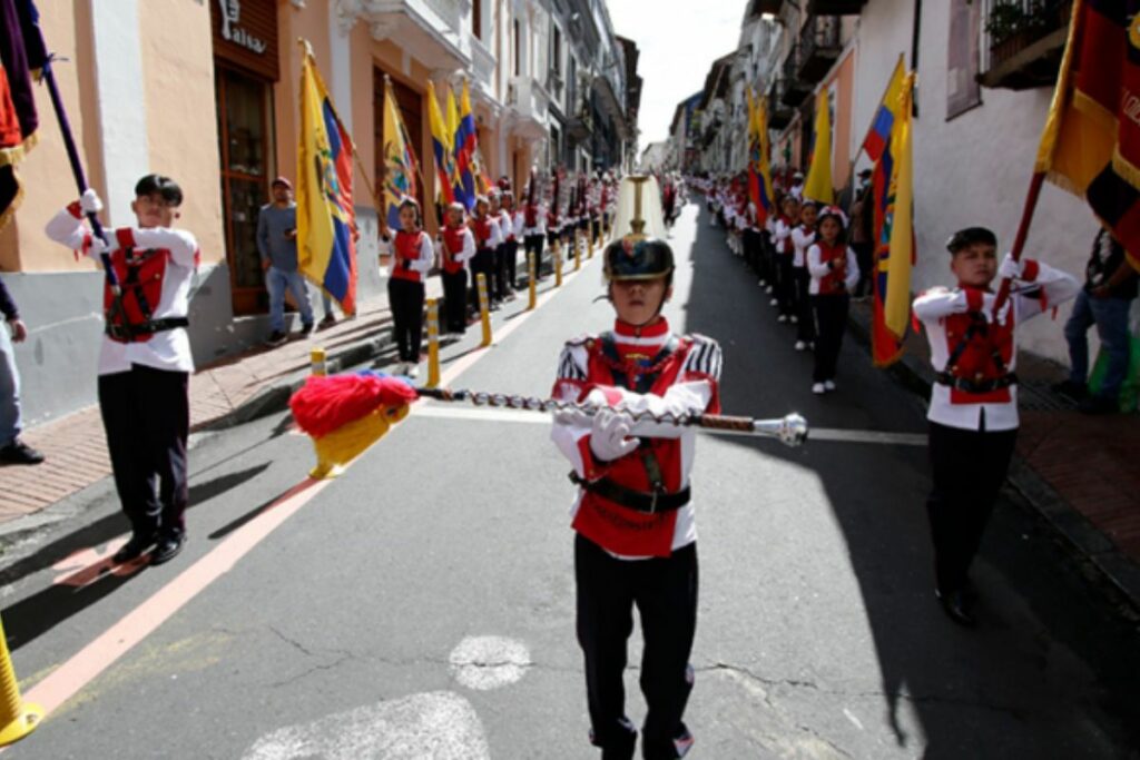 Desfile del Pregón del Bicentenario en Quito