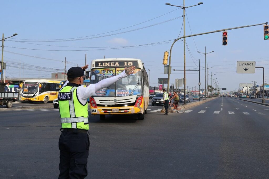 Imagen representativa del paro de transporte en Guayaquil.