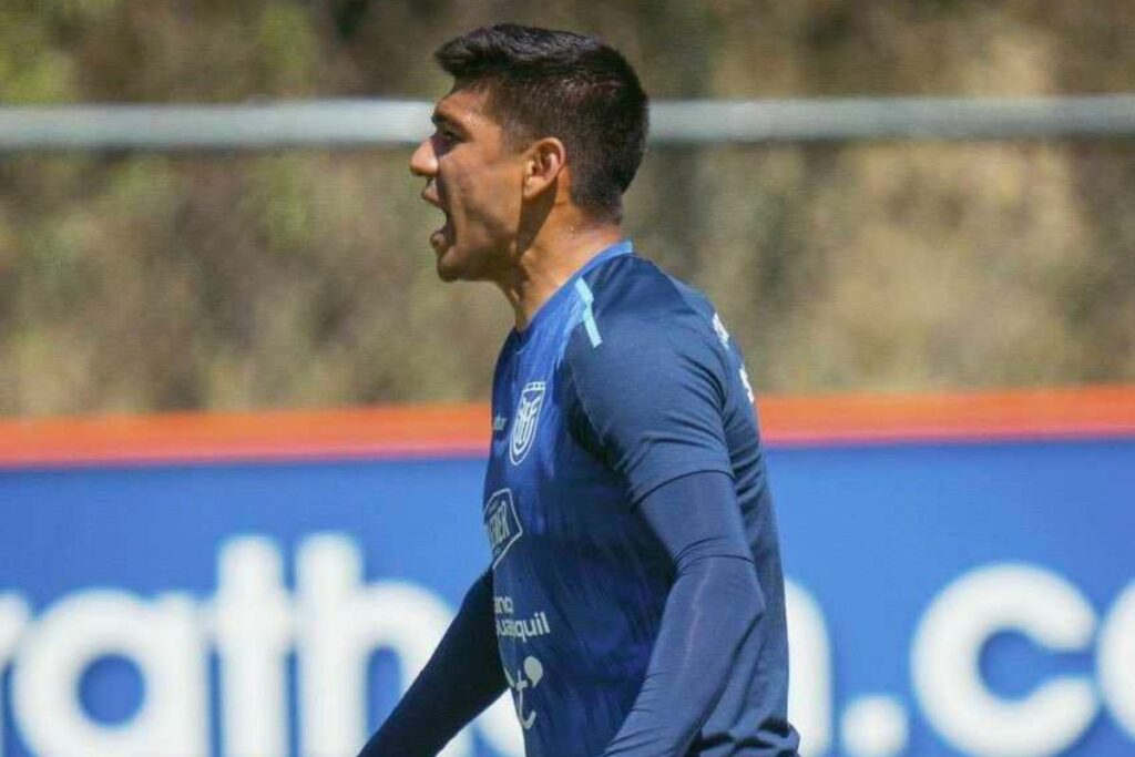 Xavier Arreaga entrenando con la Selección de Ecuador