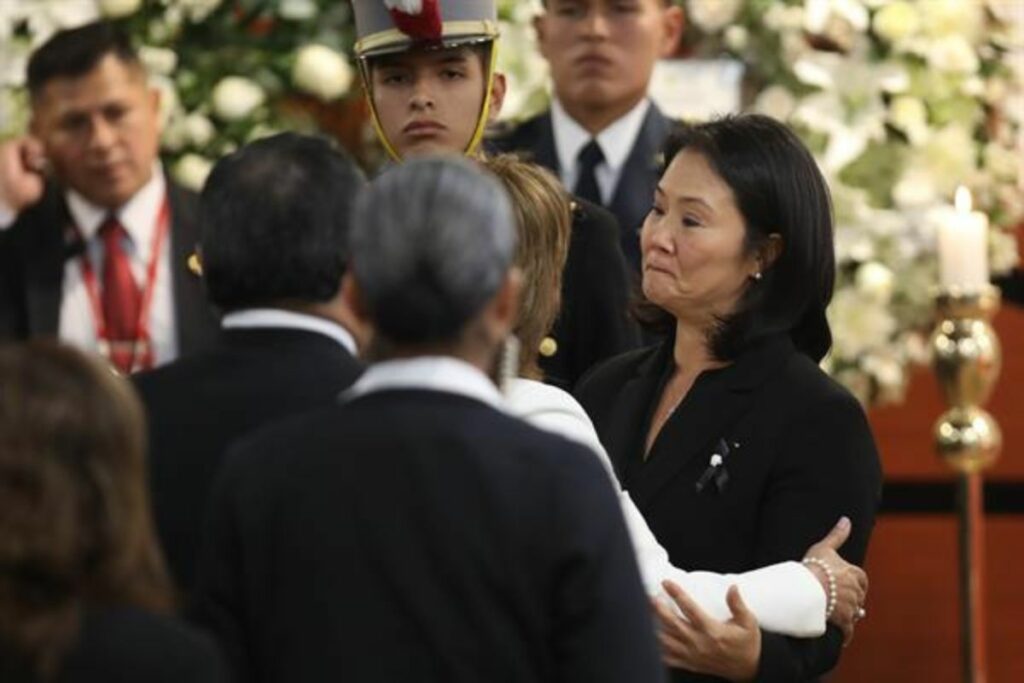 Foto conmemorativa del velatorio del expresidente de Perú, Alberto Fujimori.