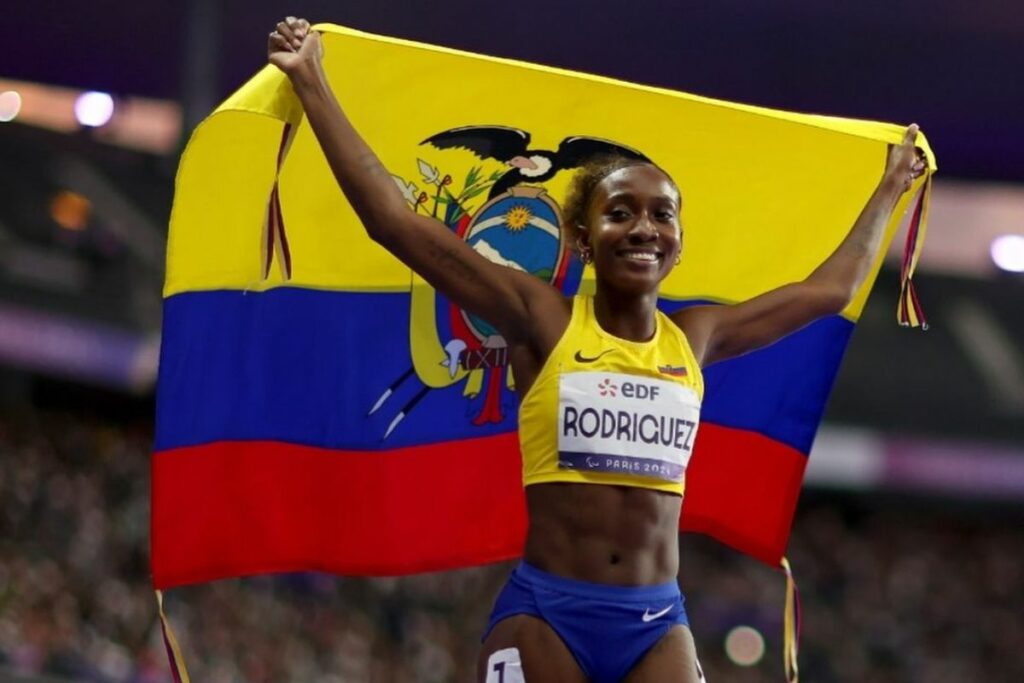 Imagen de atleta celebrando medalla de oro en los Juegos Paralímpicos de París 2024