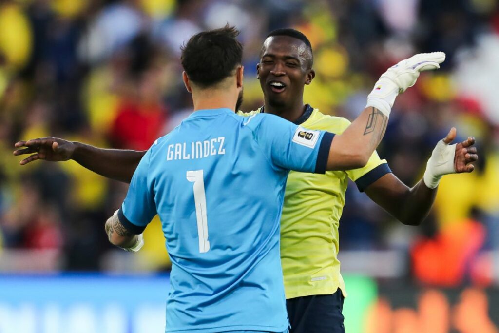 Celebrando la victoria de Ecuador ante un rival en una competición importante