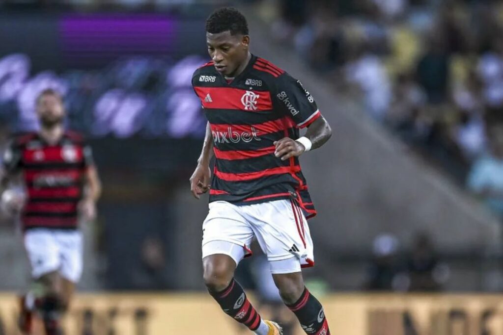 Imagen de Gonzalo Plata en un partido de fútbol con Flamengo en 2024.