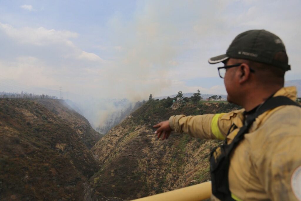 Visualización de un incendio forestal en Quito