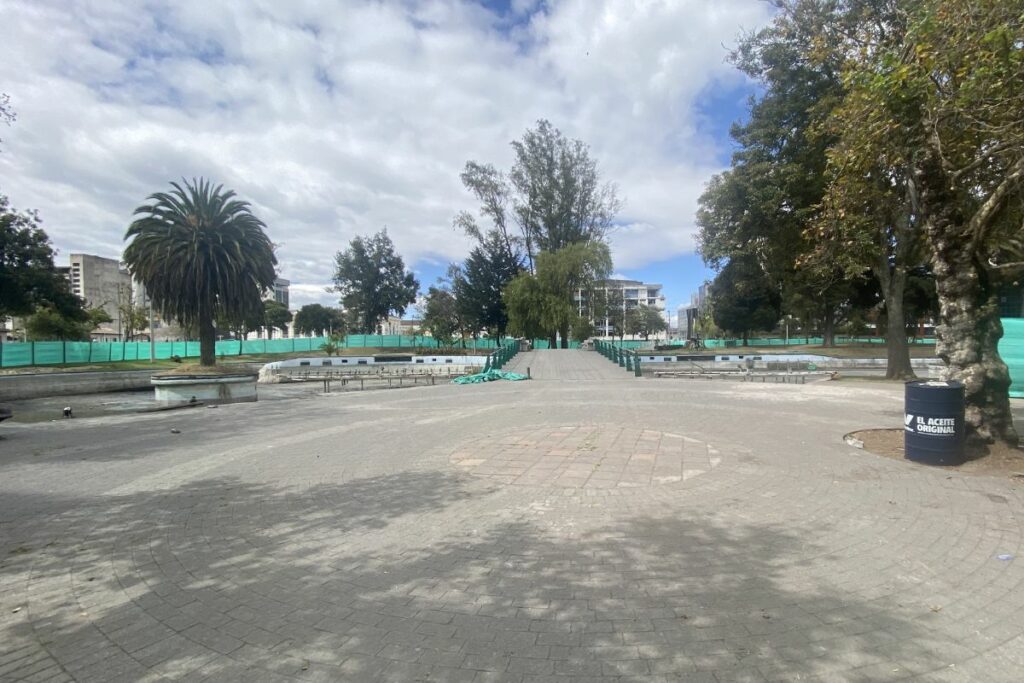 Imagen representativa de las labores de mantenimiento en los parques de Quito