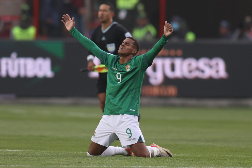 Imagen de la celebración del equipo boliviano tras la victoria ante Venezuela en las eliminatorias sudamericanas