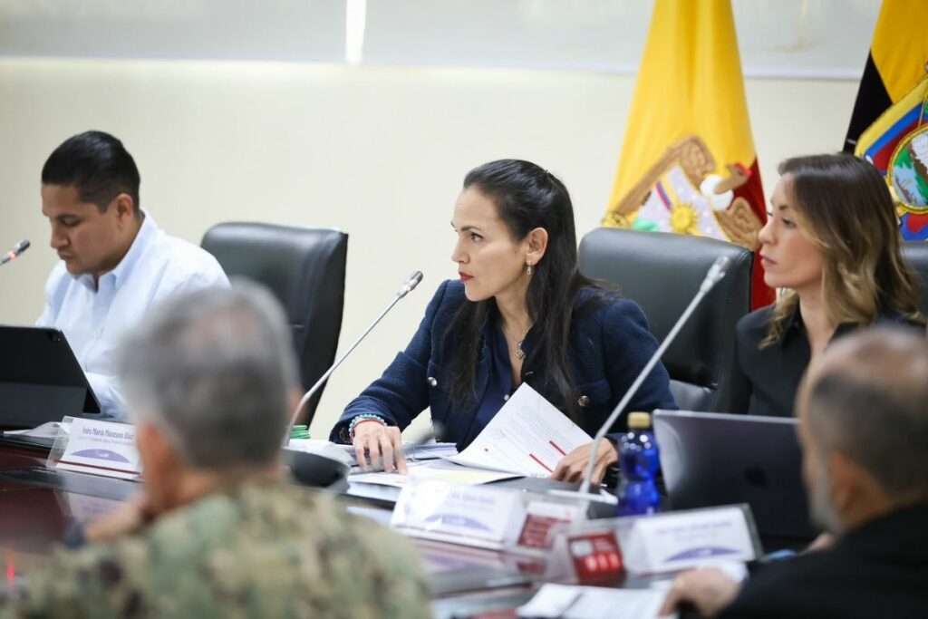 Ministra de Ambiente, Inés Manzano, lidera COE Nacional