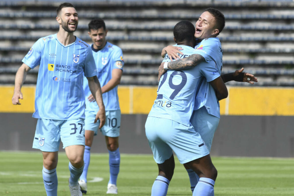 Imagen representativa del equipo de Universidad Católica celebrando en la Copa Ecuador 2024.