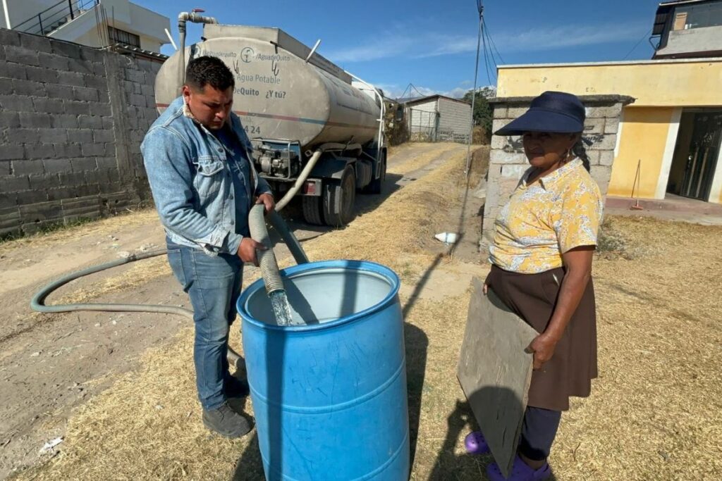 Distribución de agua con tanqueros