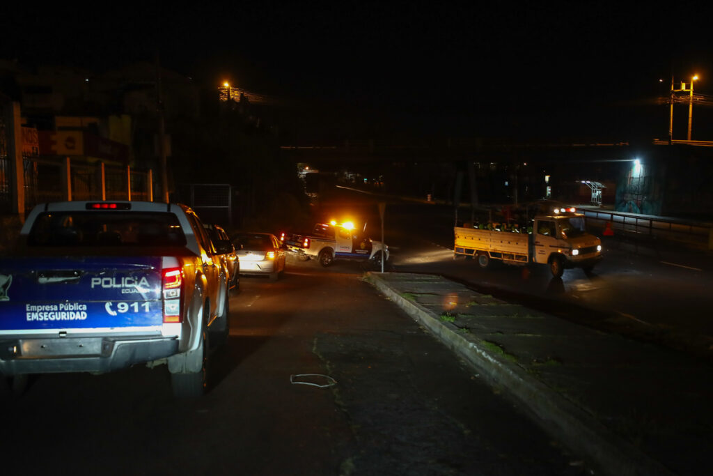 Controles militares en las calles de Quito por restricciones energéticas en septiembre de 2024