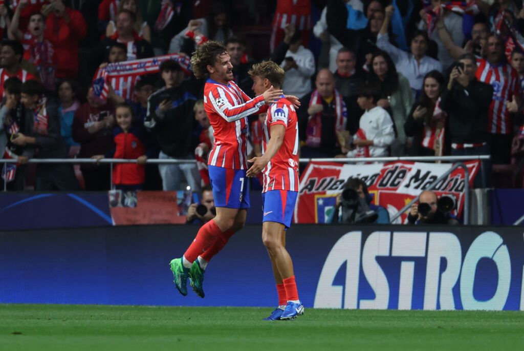 Festejo de goles con Antoine Griezmann y Mateo Retegui en la Champions.