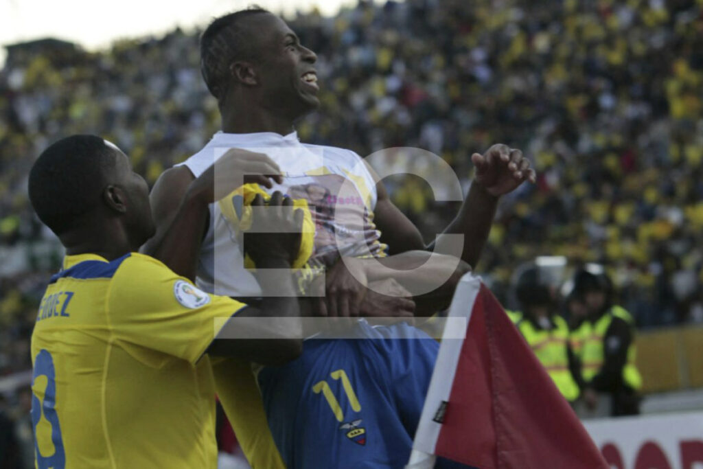 Imagen histórica del partido de fútbol