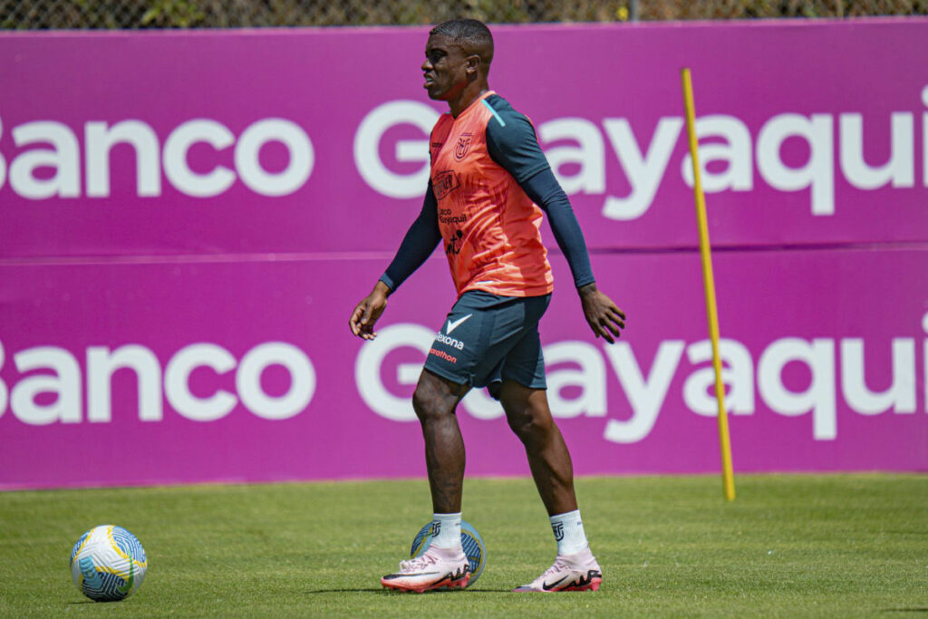 Imagen de un jugador en la Casa de la Selección en Quito.