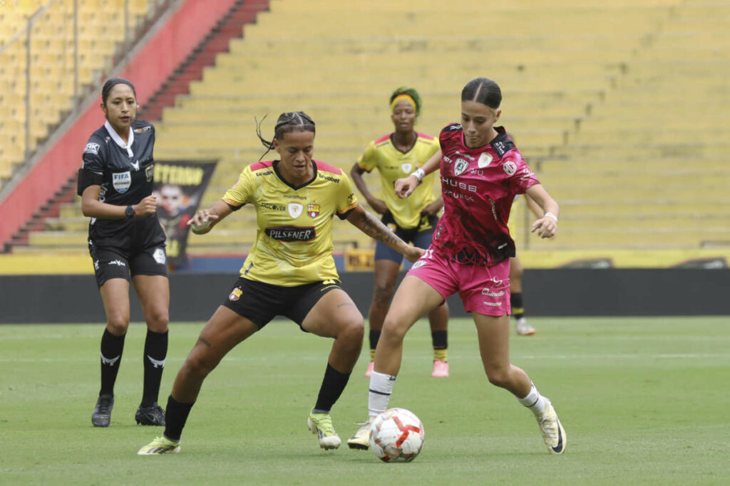 Imagen ilustrativa de un partido de fútbol femenino