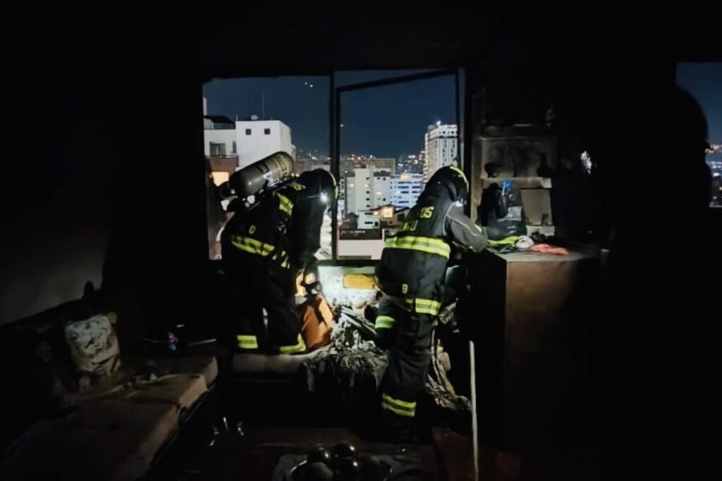 Cuerpo de Bomberos actuando de manera diligente para atender la situación