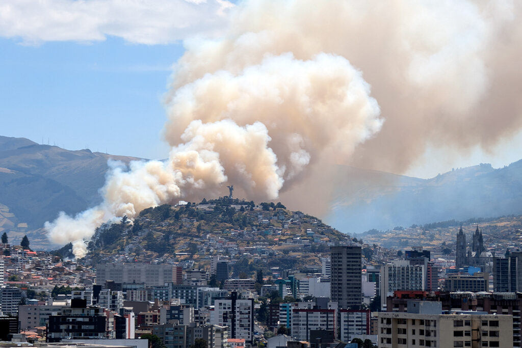 Humo visible desde distintos puntos de la ciudad.