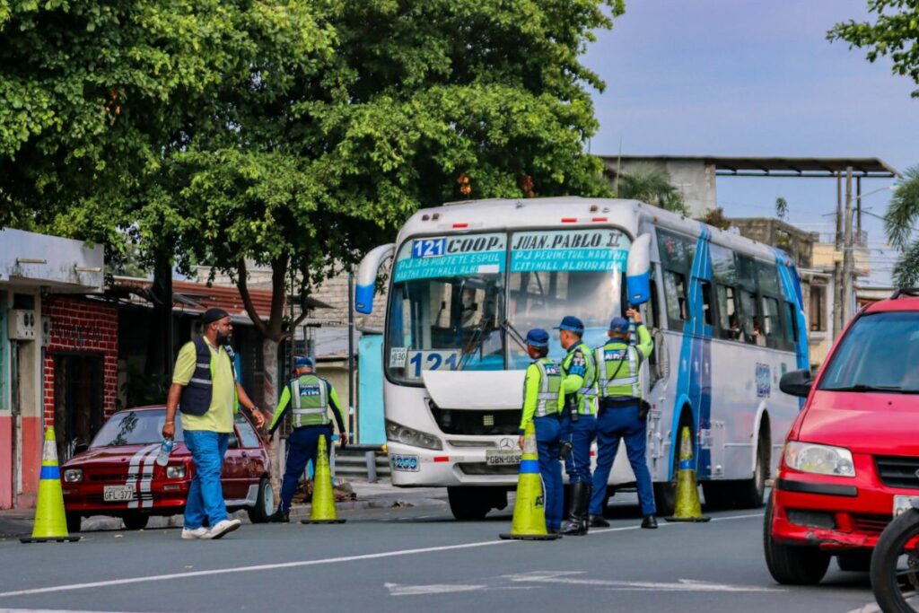 La medida de paro en el transporte público finaliza en la ciudad.