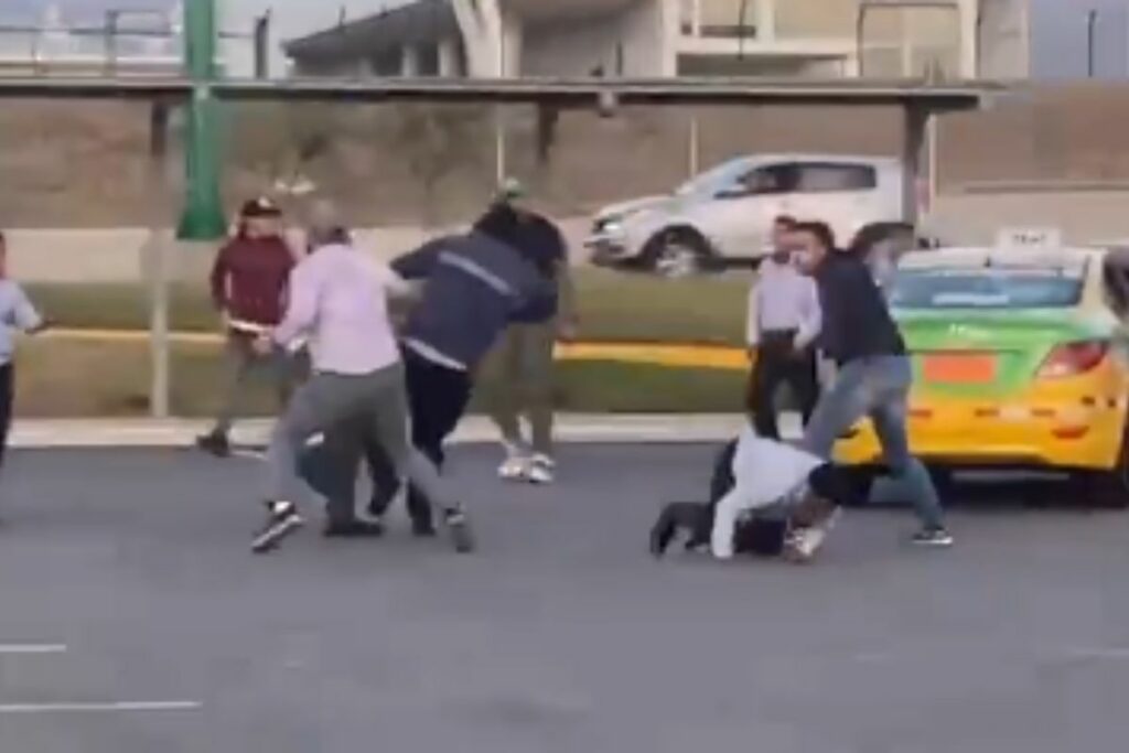 Imagen ilustrativa de un enfrentamiento entre conductores de taxis en un aeropuerto de la ciudad