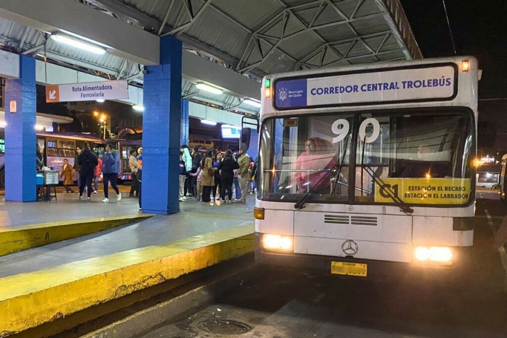 Intervención de paradas del Trolebús en Quito